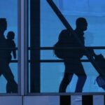 Прибывшие из стран с «омикроном» потеряли в аэропорту два часа — РИА Новости, 05.12.2021