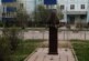 Памятник Борису Васильеву в Солнечногорске простоял в мешке: пытались спасти от разрушения