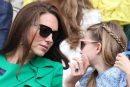 Mirror: дочери Кейт Миддлтон Шарлотте подарили погремушку стоимостью 4,2 млн рублей